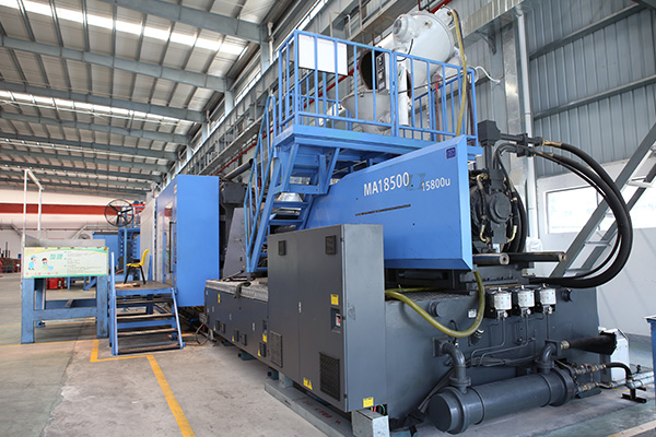 工廠設(shè)備注塑機(jī)